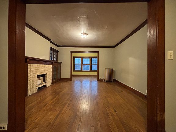 3rd image of 1606 W 39th St #5
