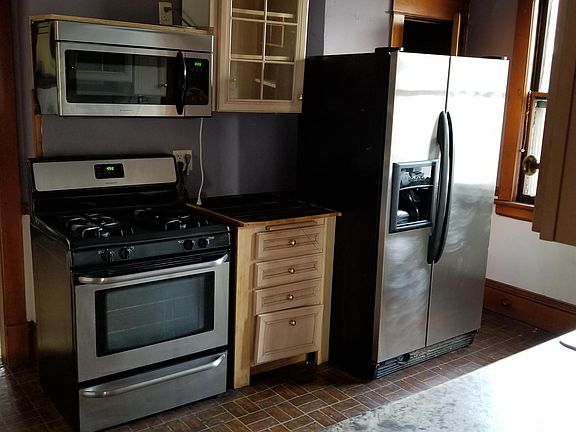 4th image of 1052 Dayton Ave