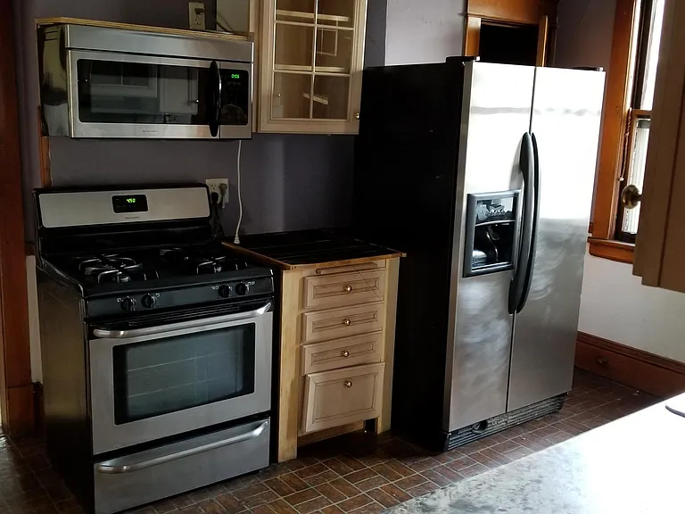1052 Dayton Ave — Photo 4