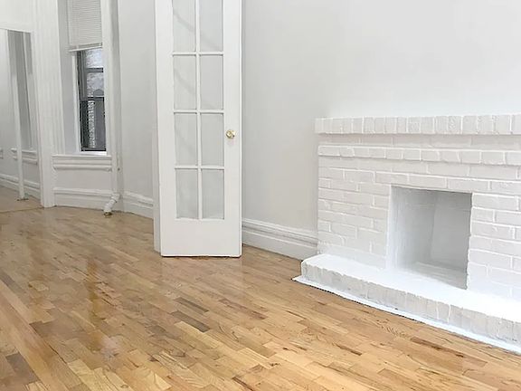 3rd image of 233 E 25th St APT Lb
