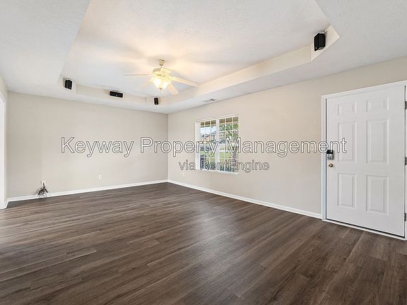 4th image of 10 Whitney Ct