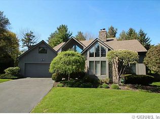 8 Kinwood Ln #PVT, Pittsford, NY 14534