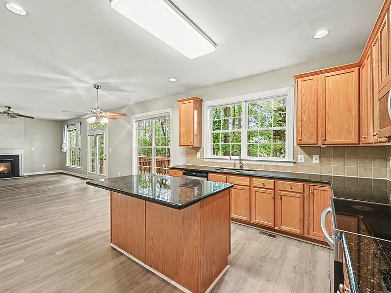 1203 Fairfax Woods Dr — Photo 9