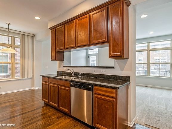 4th image of 266 W Alpine Springs Dr