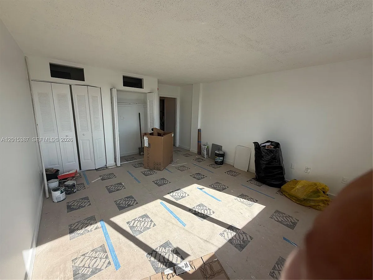Building Photo - 6930 Miami Gardens Dr #1-512A