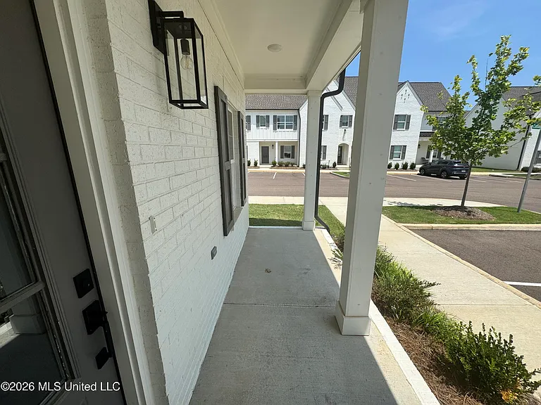701 Southview Dr — Photo 8