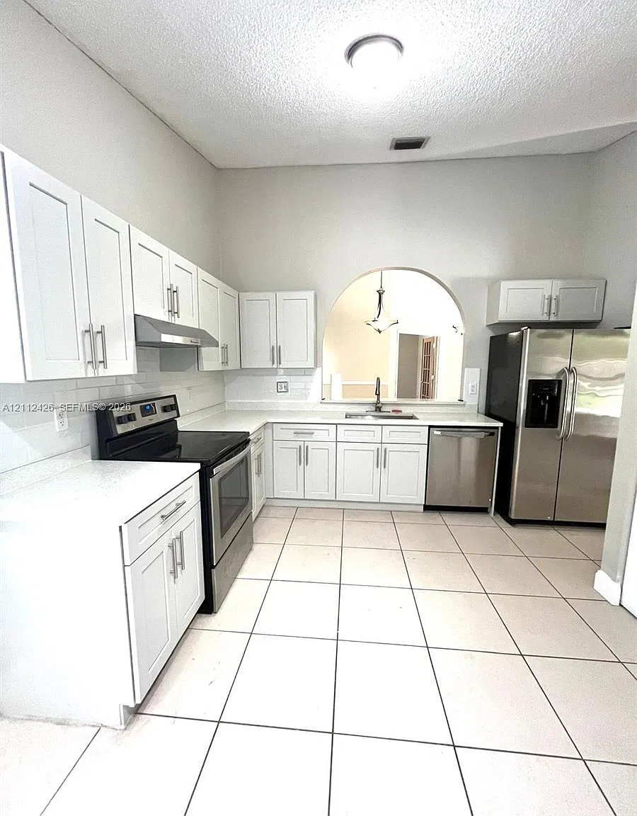Coral Springs Village — Photo 4