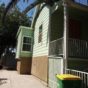 3rd image of 1120 E Lindsay St