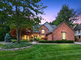 3705 Summit Ridge Dr, Rochester Hills, MI 48306