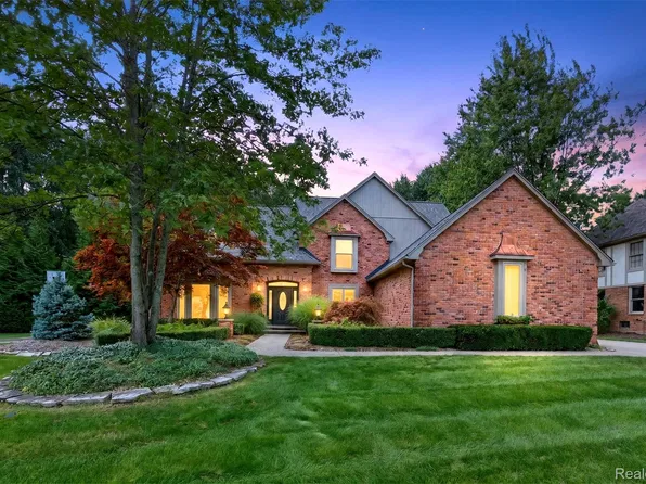 3705 Summit Ridge Dr, Rochester Hills, MI 48306