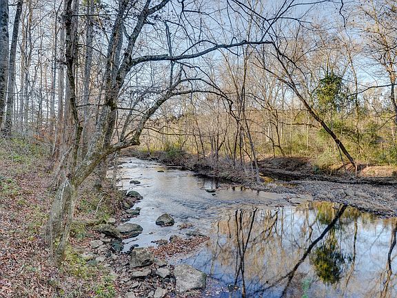 4th image of 2800 Hills Creek Rd