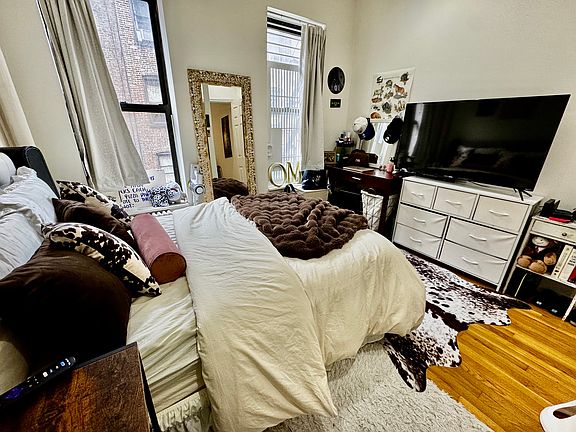 3rd image of 435 E 75th St APT 13