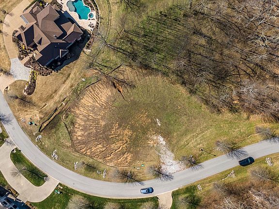 2nd image of 100 Treemont Ln