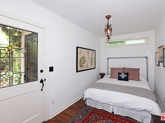 5th image of 1048 N Harper Ave #2