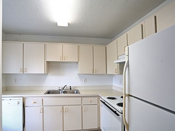 3rd image of 4822 E Busch Blvd APT 201