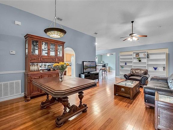 4th image of 314 Regal Downs Cir