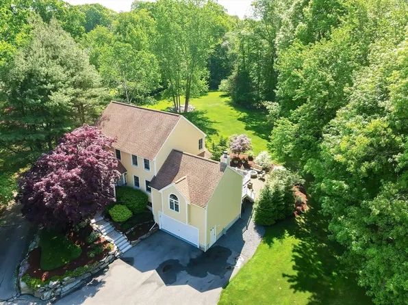 303 Winch St, Framingham, MA 01701