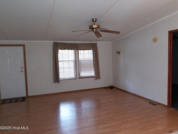 3rd image of 261 Diamond City Dr