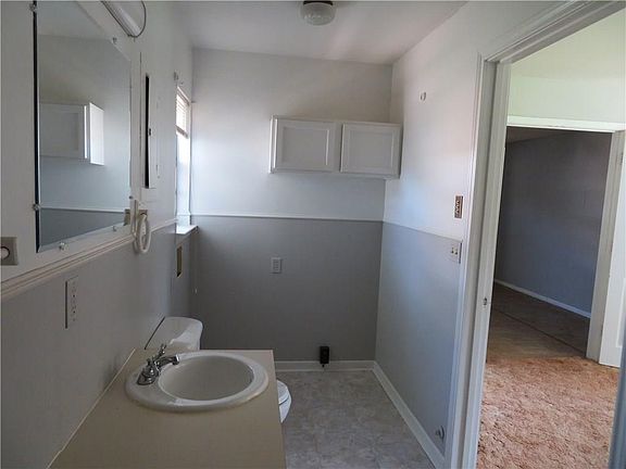 4th image of 1404 Nugent St