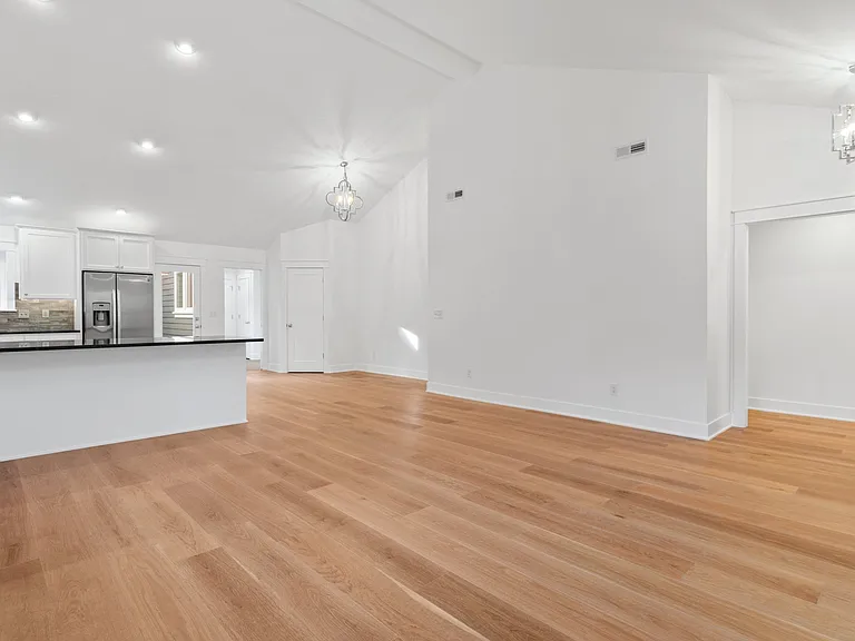 814 S 3rd St — Photo 11