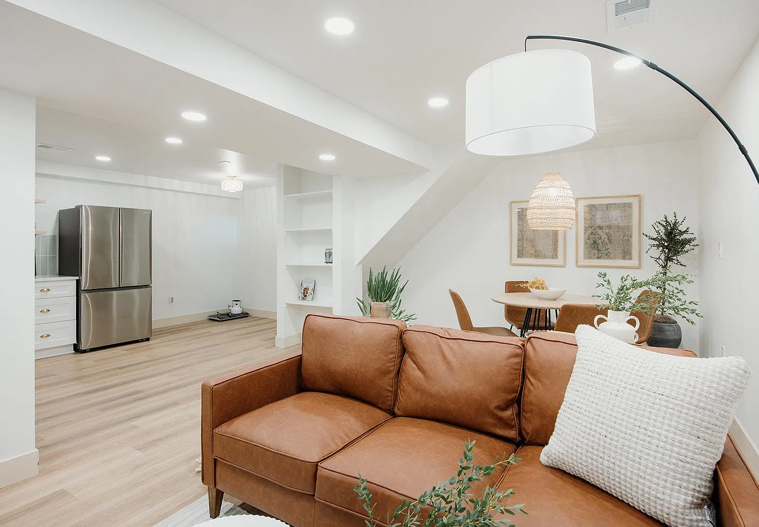 2960 S Delaware St - 2962 Unit B (Modern) — Photo 2