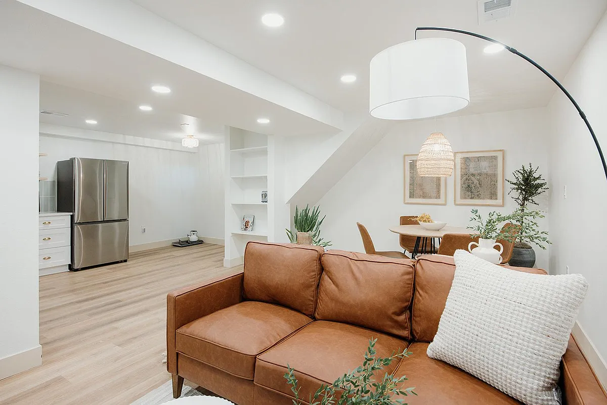 Unit Photo - 2960 S Delaware St #2962