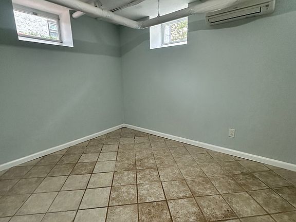 5th image of 28 W Devonia Ave #G