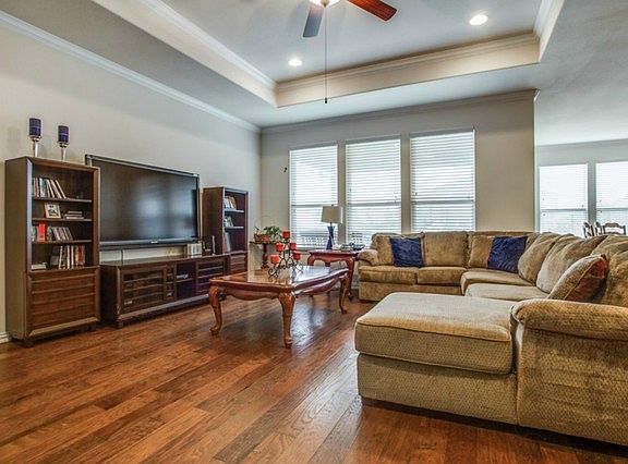 5th image of 6913 Zurich Ln