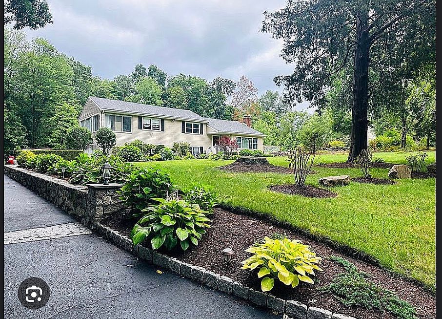 2nd image of 16 Pumpkin Ln