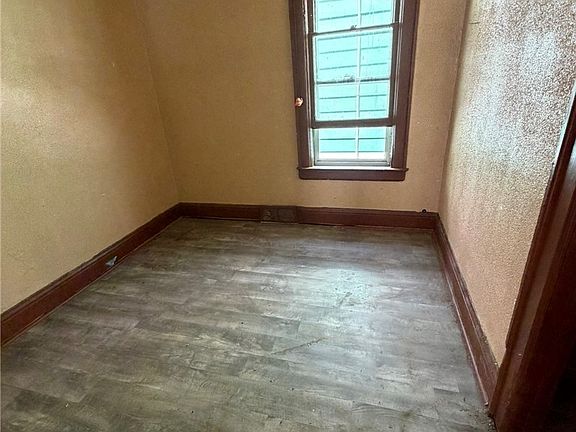 5th image of 308 Northland Ave