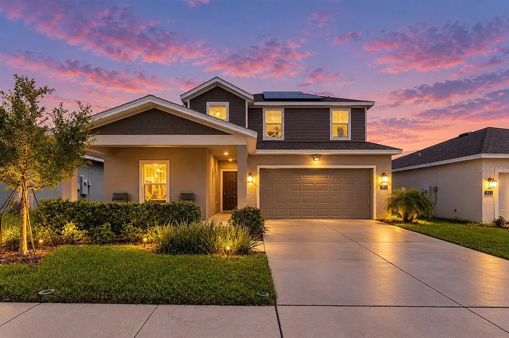 4 bed, 3.0 bath, 2015 sqft, $2,900 — Photo 1