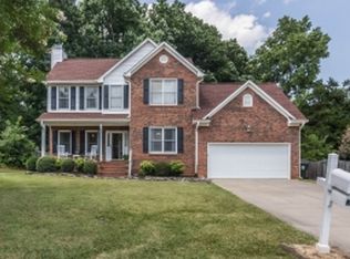 104 Briarwood Ct, Mebane, NC 27302