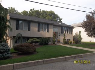 1 Murphy Ct, North Providence, RI 02911