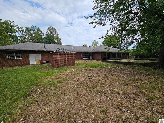 3rd image of 4010 Pecan Dr