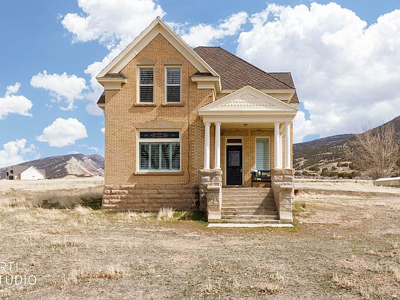 3rd image of 1331 S Lowry Hill Rd