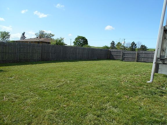 2nd image of 902 Countrywood Dr