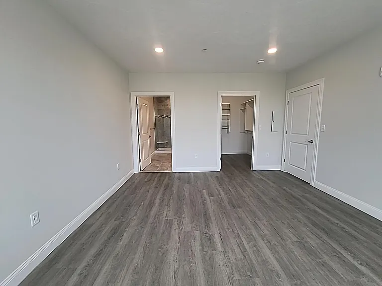 320 Middlesex Ave #B305 — Photo 14