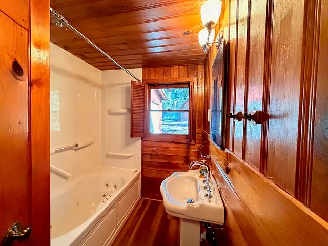 6009 Manzanita Ave — Photo 7