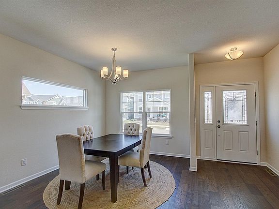 4th image of 2841 No Oaks