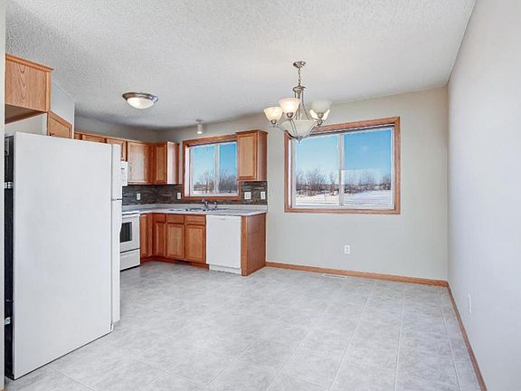 4th image of 4040 Blakewood Dr