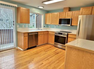 718 N 94th St APT E, Seattle, WA 98103