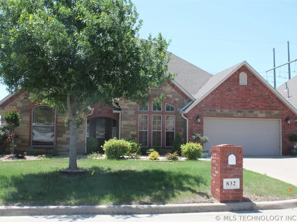 832 Great Oaks Dr, McAlester, OK 74501