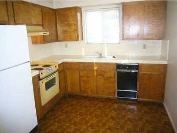 3rd image of 708 Main St APT D