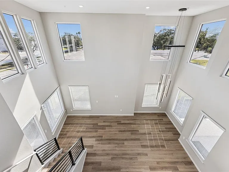 544 N Bumby Ave #5 — Photo 7
