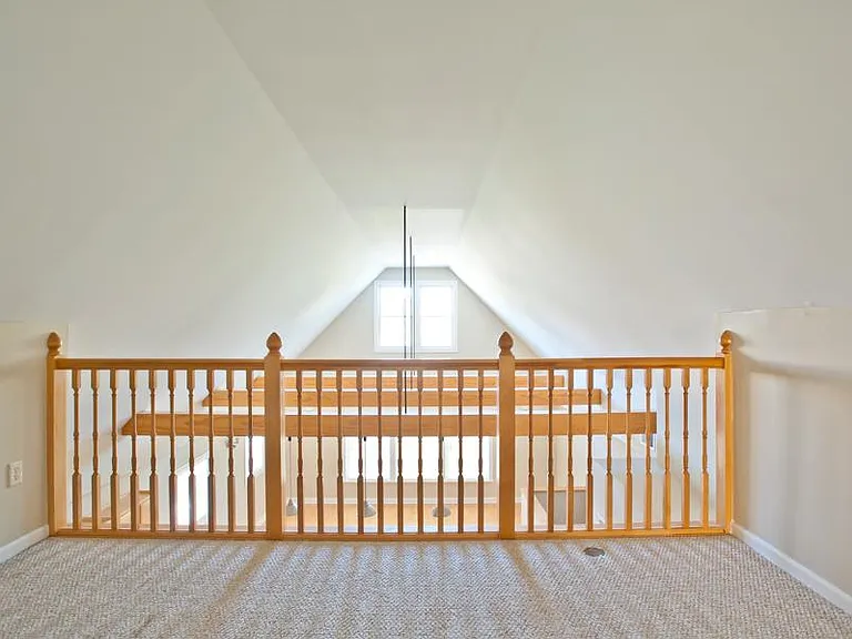 3255 N Oakland Ave #UPPER — Photo 24