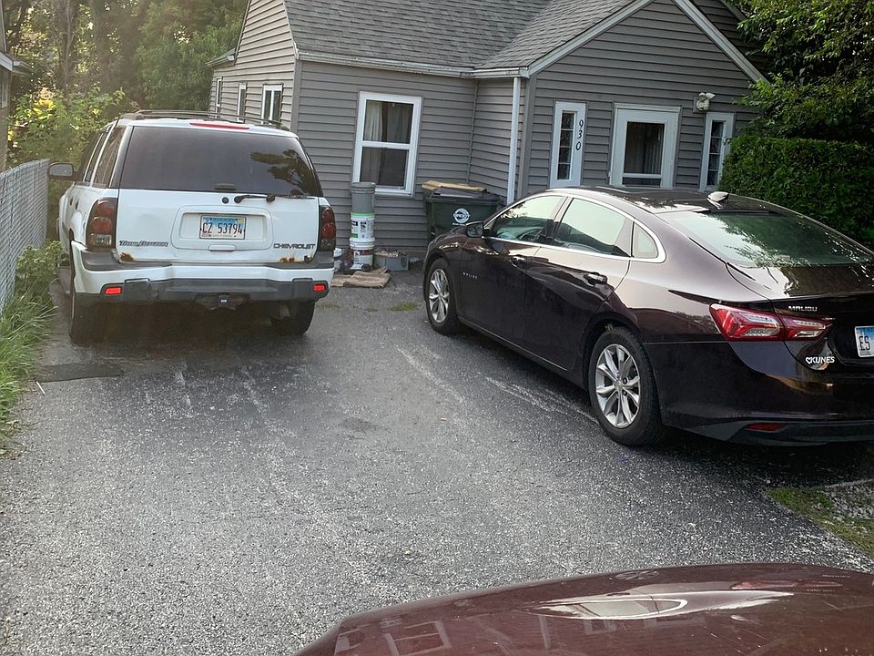 1st image of 930 N Clarendon Dr