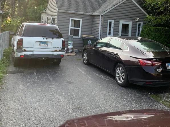 930 N Clarendon Dr, Round Lake Beach, IL 60073