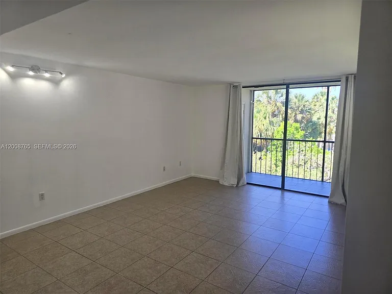 8045 SW 107th Ave #323 — Photo 3