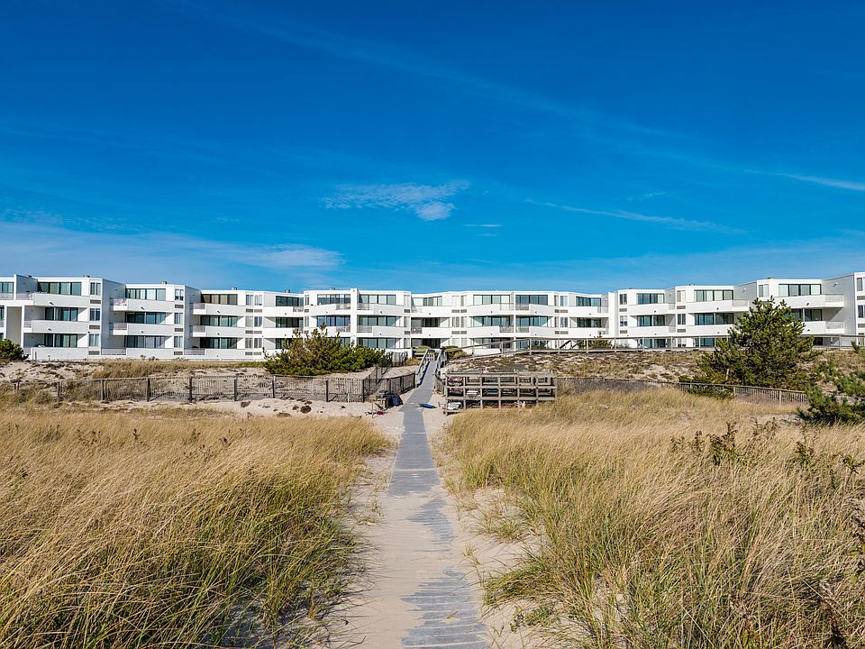 1st image of 261 Dune Rd #5