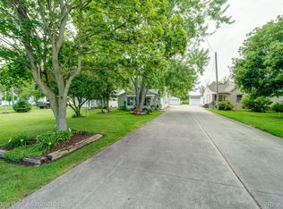 7960 River Rd, Marine City, MI 48039